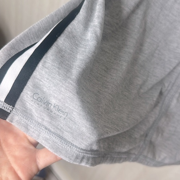 🆕 CALVIN KLEIN Women's Performance Open Back Cropped Training Tank Top size M - Picture 8 of 8